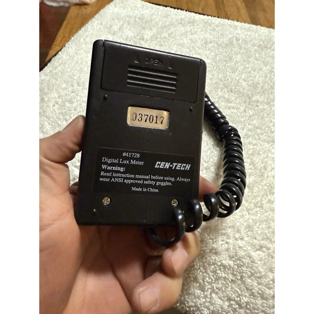 CEN-TECH FX-101 LUX METER